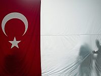 Шесть человек в Турции приговорены к длительным срокам по обвинению в шпионаже на 