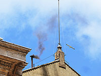 Черный дым над Ватиканом: Папа Римский снова не избран