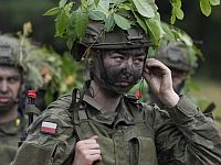 Более двух третей поляков заявили, что не намерены проходить военную подготовку