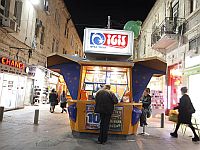 80-летняя израильтянка, купившая на найденные на улице деньги билет 