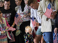 США приняли первых белых беженцев из ЮАР