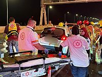 На 2-й трассе автомобиль врезался в машину на обочине. Двое пожилых людей в тяжелом состоянии