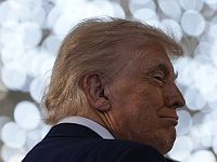 Трамп заявил, что в понедельник поговорит по телефону с Путиным и Зеленским