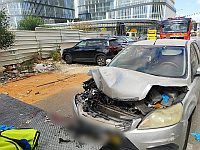 Водитель грузовика во время разгрузки в Кирьят-Оно был сбит автомобилем