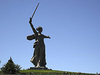 Во время экскурсии в голове статуи 