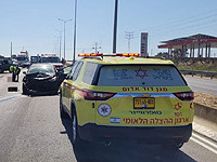 На перекрестке А-Шарон автомобиль столкнулся со скутером, травмирован мужчина