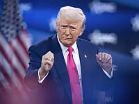 Президент Трамп открыл во Флориде памятник самому себе