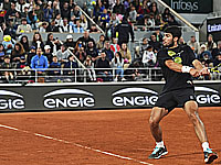 Карлос Алькарас вышел в третий круг Открытого чемпионата Франции