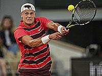 Циципас проиграл во втором круге Открытого чемпионата Франции