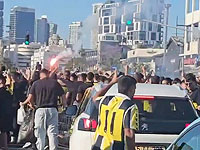 Беспорядки футбольных фанатов возле стадиона