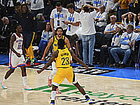 Победный трехочковый на последней секунде. 