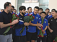 Президент Узбекистана присвоил почетные звания футболистам сборной