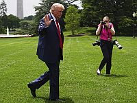 Трамп не стал комментировать перехват яхты Madleen и посоветовал Тунберг научиться управлять гневом