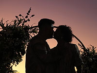 Обниматься перед сном полезно. Новое исследование