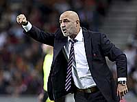 На фоне конфликта с Робертом Левандовским подал в отставку главный тренер сборной Польши