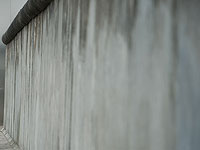 Разработана краска, которая отражает солнечный свет и охлаждает поверхности