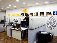 Полиция: иностранные журналисты вели прямые эфиры с мест падения иранских ракет в Израиле