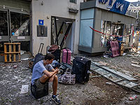 Волонтеры патрулируют пострадавшие от обстрелов районы, чтобы предотвратить мародерство