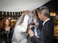 Из-за войны раввин Ицхак Йосеф разрешил проводить свадьбы в траурные дни 