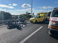 Мотоциклист столкнулся с машиной возле развязки А-Роэ, он в тяжелом состоянии