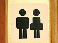 Владелец тель-авивского кафе не пустил бывшую заложницу в туалет: 