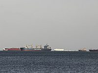 Четыре человека погибли в результате затопления баржи в Суэцком заливе