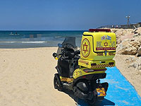 На пляже Гордон в Тель-Авиве идет реанимация извлеченного из воды мужчины