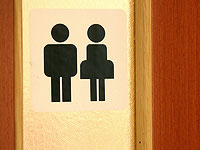 Бывший глава отдела полиции установил оборудование для слежки в женском туалете подразделения