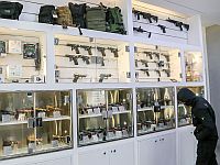 Завершено расследование о взятках для ускорения процедуры получения лицензии на оружие