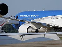 Самолет Биньямина Нетаниягу приземлился в аэропорту 