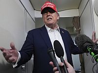 Трамп призвал сторонников прекратить нападки на администрацию из-за 