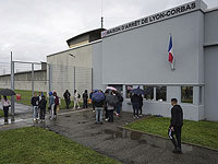 Французский заключенный сбежал в сумке сокамерника, сообщают официальные лица