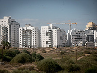 В соцсети попало видео, на котором девочку избивают ровесницы на пустыре в Холоне