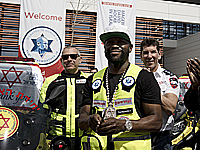 Легендарный боксер Флойд Мейвезер прилетел в Израиль