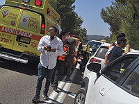 54-летняя женщина потеряла сознание за рулем машины на шоссе 386, идет реанимация