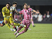 Кубок лиг. Месси сделал две голевые передачи и дал пощечину Эрнандесу