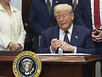 Трамп повысил пошлины для Канады до 35% с сегодняшнего дня
