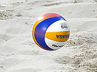 Чемпионат Европы по пляжному волейболу. Израильтяне проиграли шведам и победили итальянцев