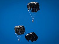 На Газу вновь сброшены контейнеры с гуманитарной помощью