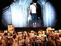 Десятки тысяч израильтян вышли поддержать семьи заложников на Площадь Похищенных