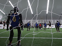 Роботы-футболисты готовятся к Всемирным играм. Фоторепортаж