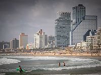 Сотрудник посольства Турции обвинен в фотографировании девочек в раздевалке на пляже Тель-Авива