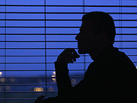 Тембр голоса влияет на то, кому мы доверяем деньги