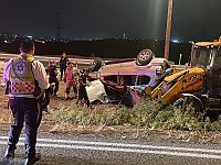 Машина столкнулась с трактором и перевернулась на шоссе номер 6