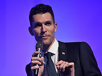 Депутат Рол объявил об уходе их политики