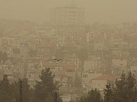 Экстремальная жара и сильная запыленность воздуха в Израиле