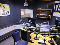 Кац отдал распоряжение начать проверку работы радиостанции 