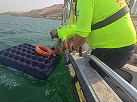 Спасены двое подростков на надувном матрасе, которых унесло от берега Кинерета