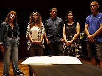 Рукопись знаменитого стихотворения Наоми Шемер передана в Национальную библиотеку