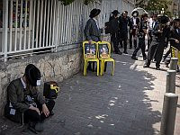 Массовая акция протеста против арестов ультрарелигиозных уклонистов у тюрьмы №10